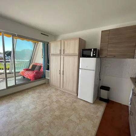 Climatise 4 Pers Avec Piscine Et Parking A Port Camargue - Fr-1-250-230 * Le Grau-du-Roi